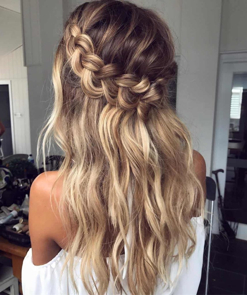 Penteado com Trança na Frente e Cabelo Solto