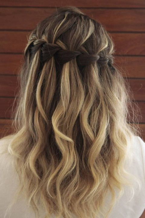 Penteado com Trança na Frente e Cabelo Solto